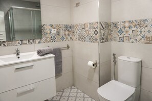 Shower, hair dryer, towels - Sea Soul Apartment Playa San Juan (Playa de San Juan)