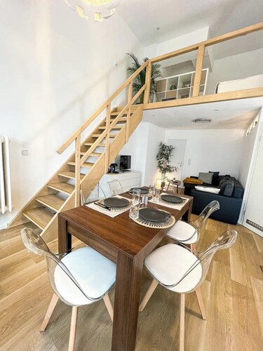 Loft-Style Apartment Near Botanical Garden
