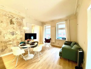 TV, offices - City center backyard Jewel - Ani (Berlin)