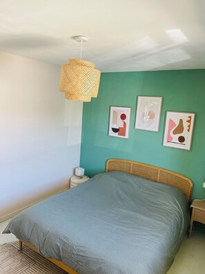 4 Schlafzimmer, Schreibtisch, Bügeleisen/Bügelbrett, Reisekinderbett