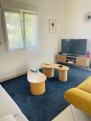 Télévision, cheminée