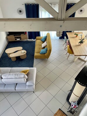 Télévision, cheminée