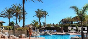 Family Townhouse with Sea Views & Pool Access