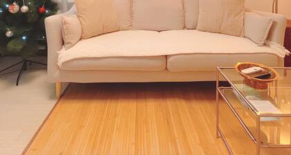 House Lotus. 1 min subway Myeongdong, Gangnam
Tour and Rest in cozy seoul home