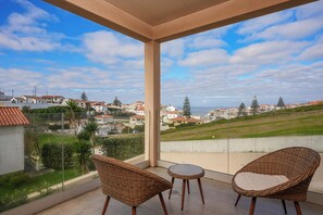 Property grounds - Full Boutique B&B for Events, Retreats, Groups - Azenhas do Mar Valley House (Colares)