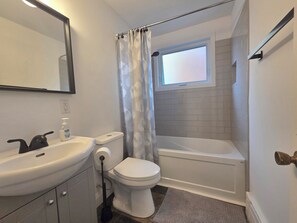 مناشف، صابون، ورق حمّام