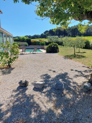 Pool - Ideal for recharging your batteries or getting together with family and friends. A joy. (rasteau)