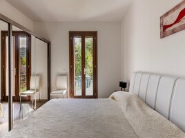 2 habitaciones, muebles diferentes y ropa de cama 