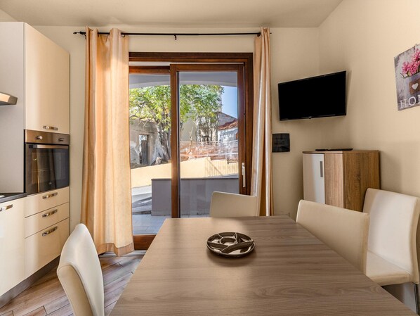 Apartment | Dining - Air-conditioned With Garden and Private Parking (Badesi)