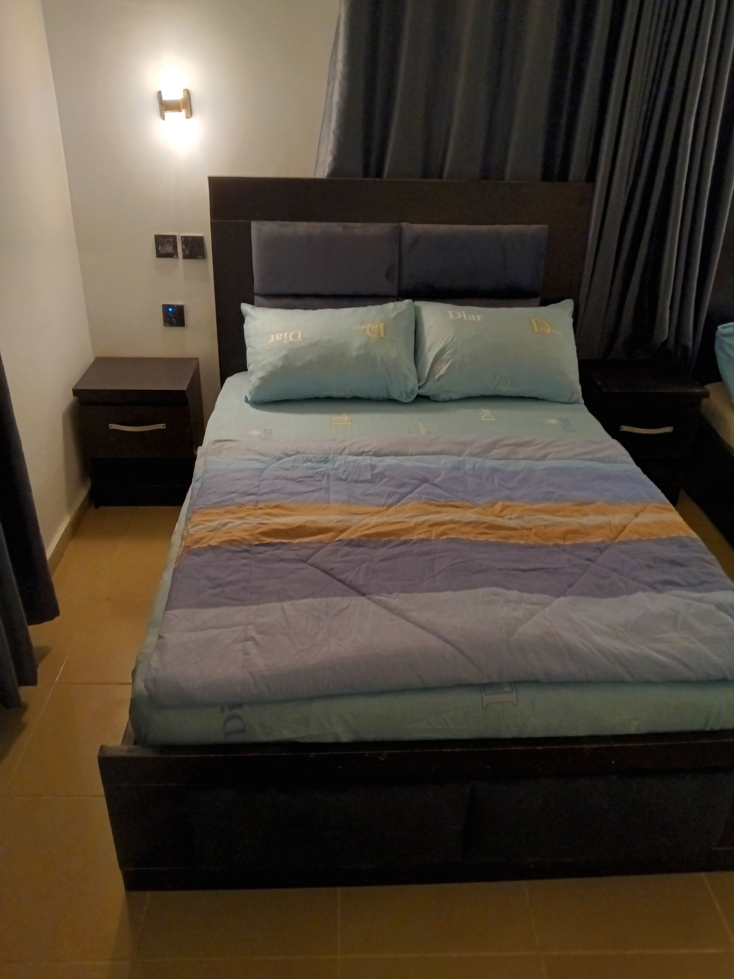 Executive House | Iron/ironing board, free WiFi
