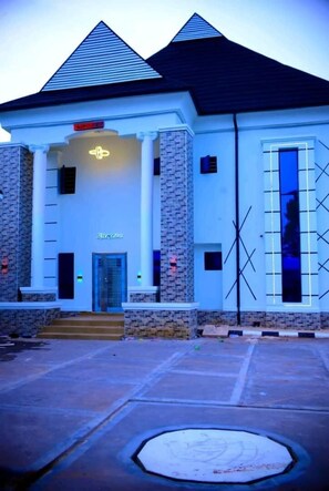 Exterior - Divine Villa and Resorts Ltd  (Umu Ezeukwu)