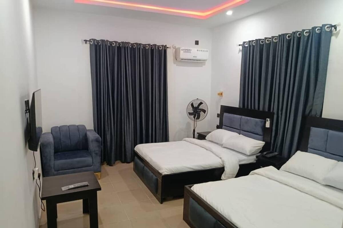 Executive House | Iron/ironing board (on request), free WiFi