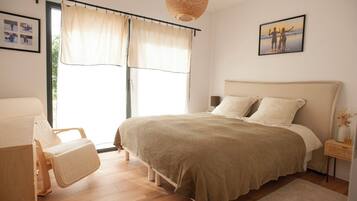 3 bedrooms, iron/ironing board, WiFi, bed sheets