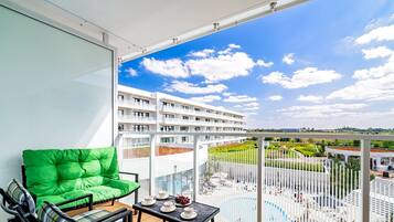 Classic Apartment C207 | Terrace/patio