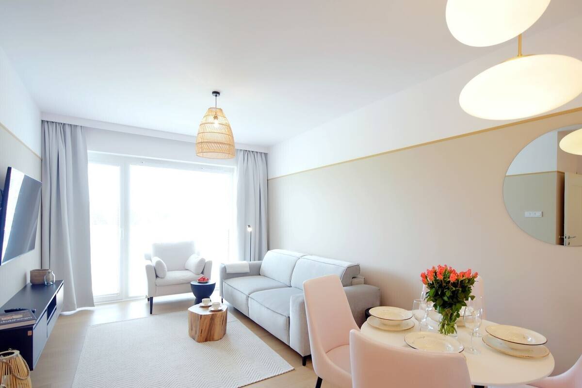 Classic-Apartment, Poolblick (B410) | Wohnbereich | 40-Zoll-Smart-TV mit Digitalempfang