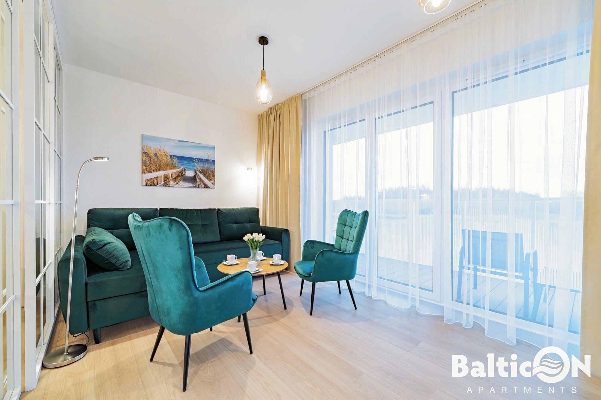 Classic Apartment D203 | 起居区 | 40-英寸智能电视（配备数码频道）