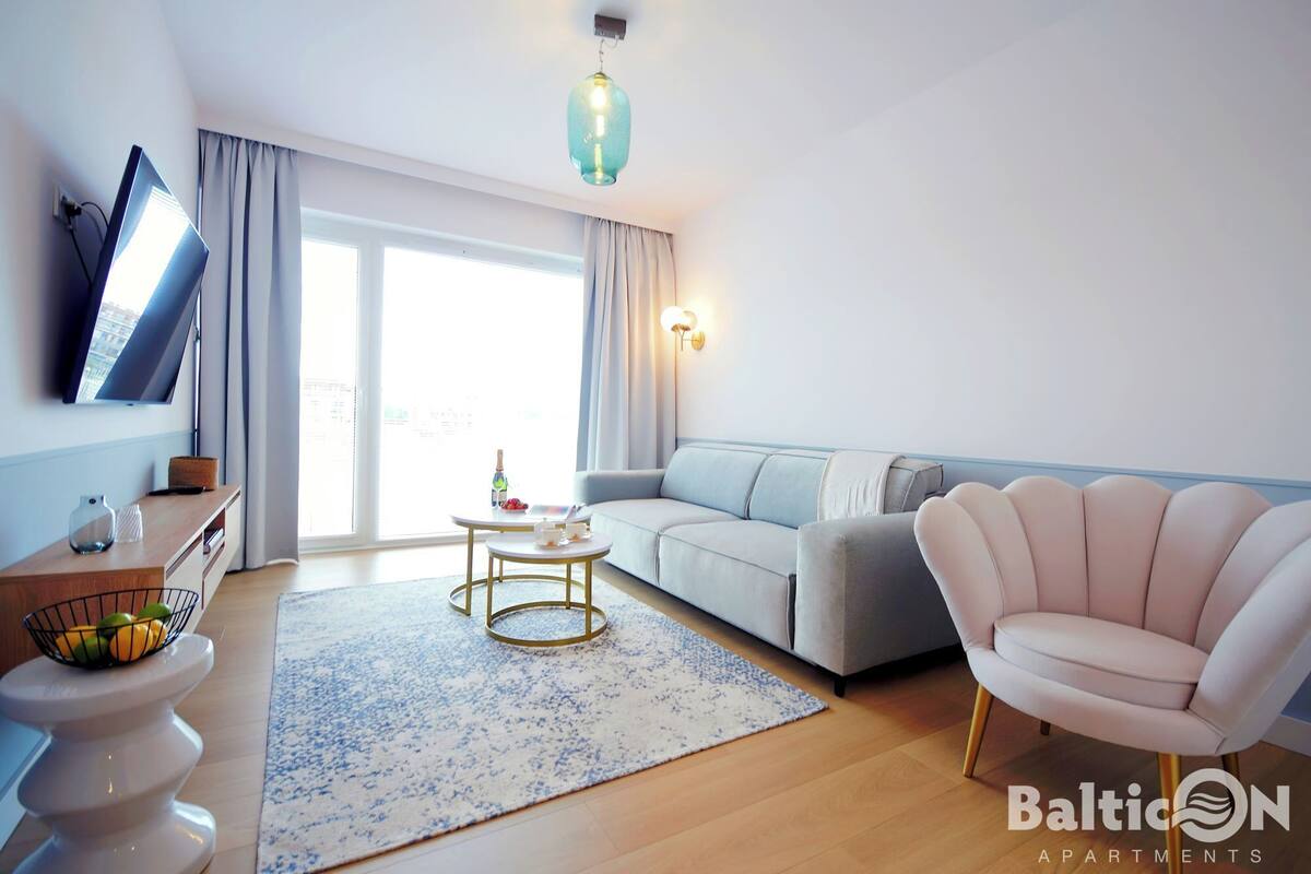 Classic-Apartment, Blick auf den Innenhof (B313) | Wohnbereich | 40-Zoll-Smart-TV mit Digitalempfang