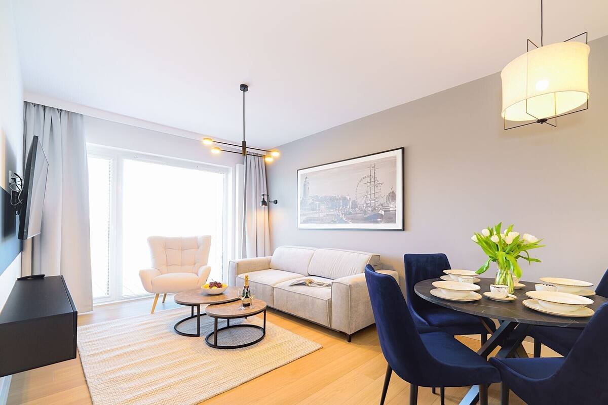 Classic Apartment, Park View (D406) | Living area | 40-inch Smart TV with digital channels