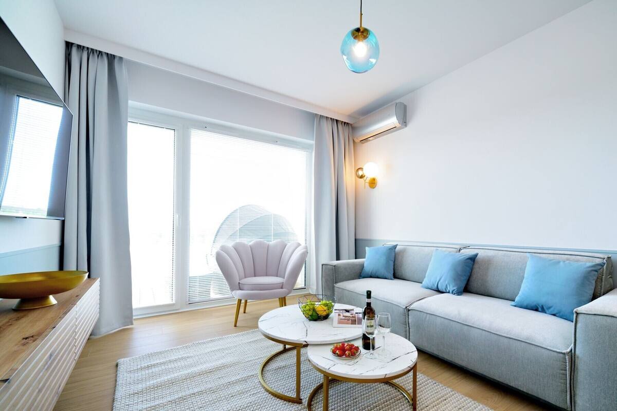 Classic Apartment, Park View (D406) | Living area | 40-inch Smart TV with digital channels