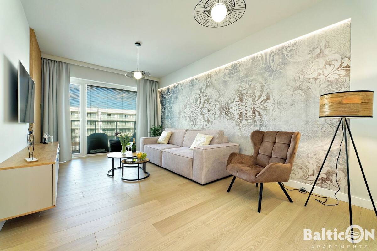 Classic-Apartment, Poolblick (D312) | Wohnbereich | 40-Zoll-Smart-TV mit Digitalempfang