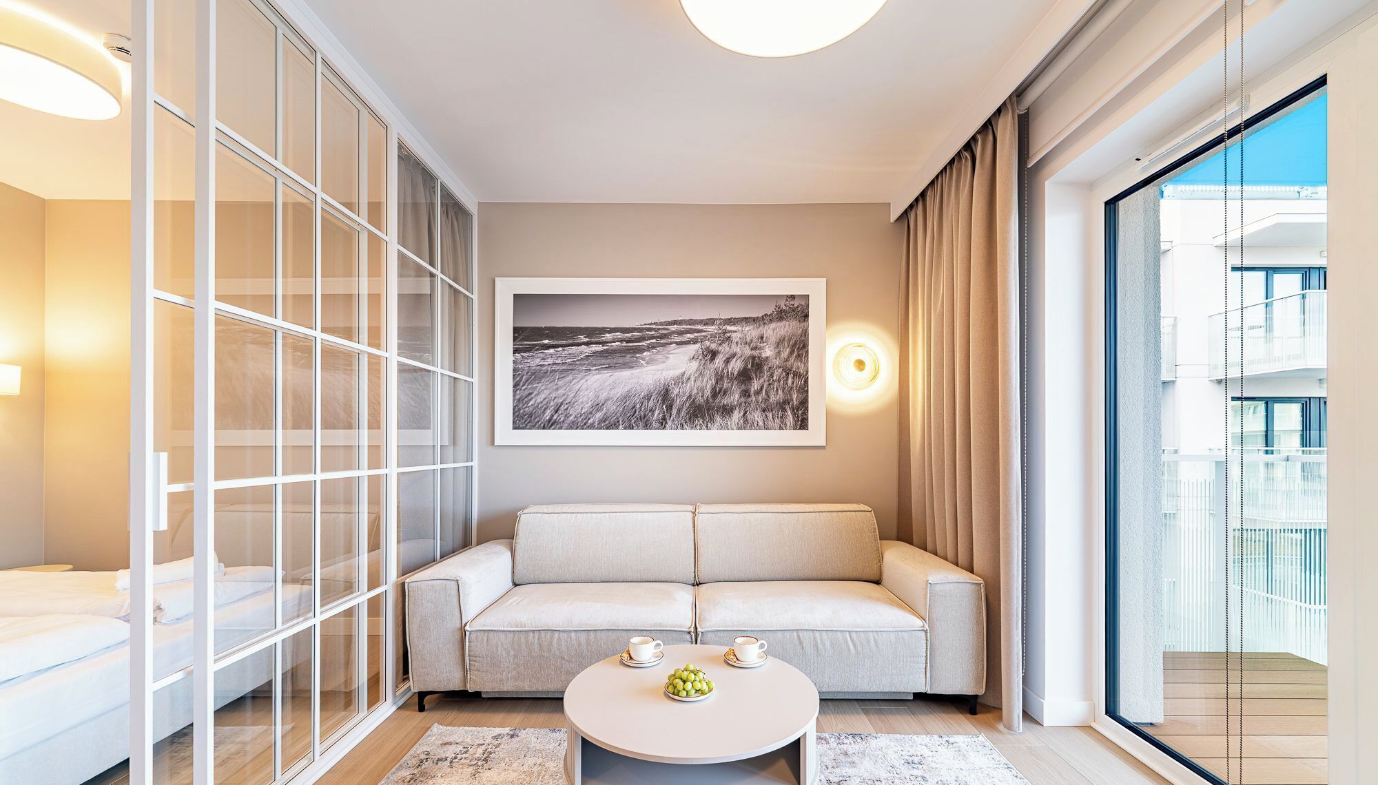 Tabla de planchar con plancha, wifi gratis y ropa de cama 