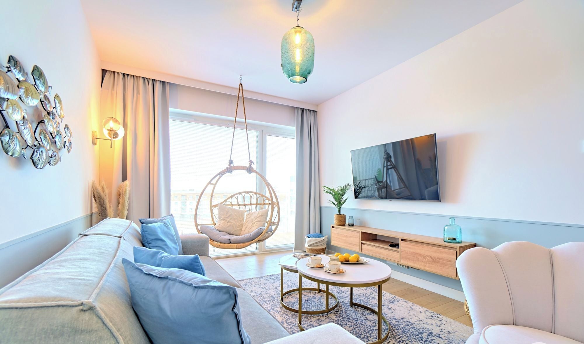 Departamento clásico, vista al patio (B414) | Área de sala de estar | Smart TV de 40 pulgadas con canales digitales 