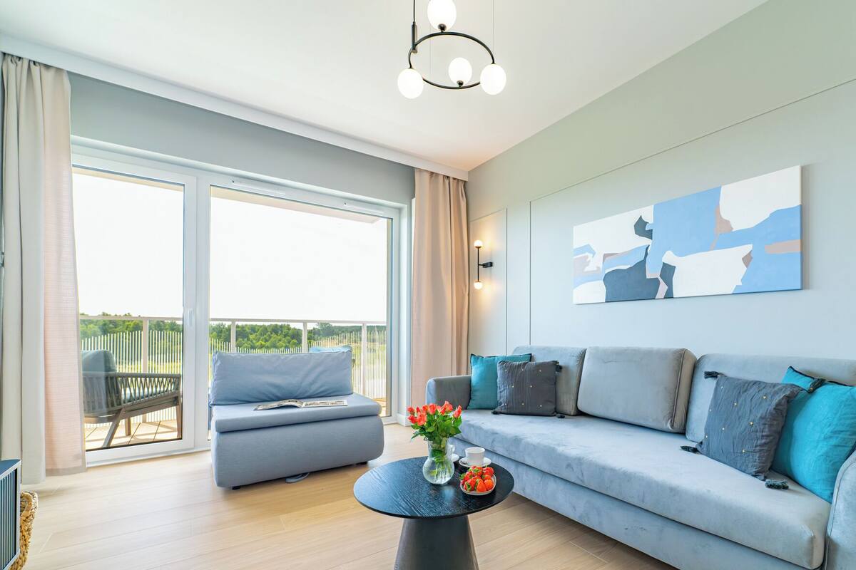 Classic-Apartment, Parkblick (D416) | Wohnbereich | 40-Zoll-Smart-TV mit Digitalempfang