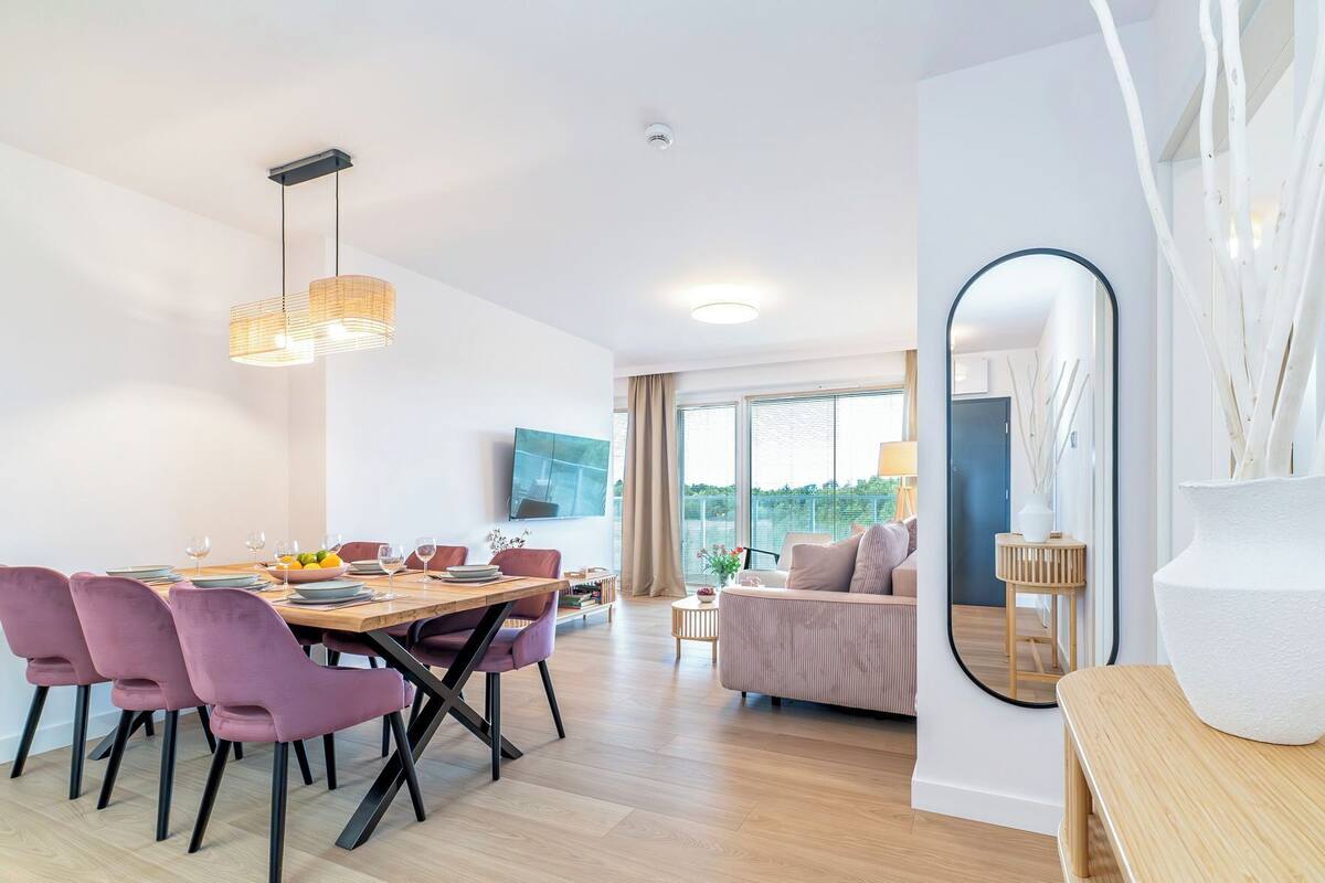 Comfort-Apartment (E301) | Wohnbereich | 40-Zoll-Smart-TV mit Digitalempfang