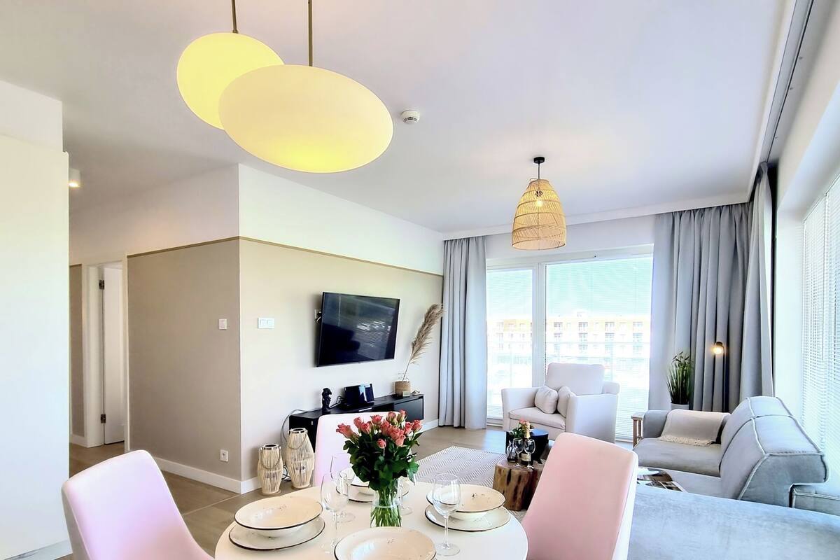 Comfort-Apartment (B102) | Wohnbereich | 40-Zoll-Smart-TV mit Digitalempfang