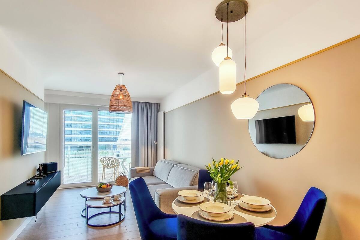 Studiosuite, 1 Queen-Bett und Schlafsofa, Kochnische (E111) | Wohnbereich | 40-Zoll-Smart-TV mit Digitalempfang