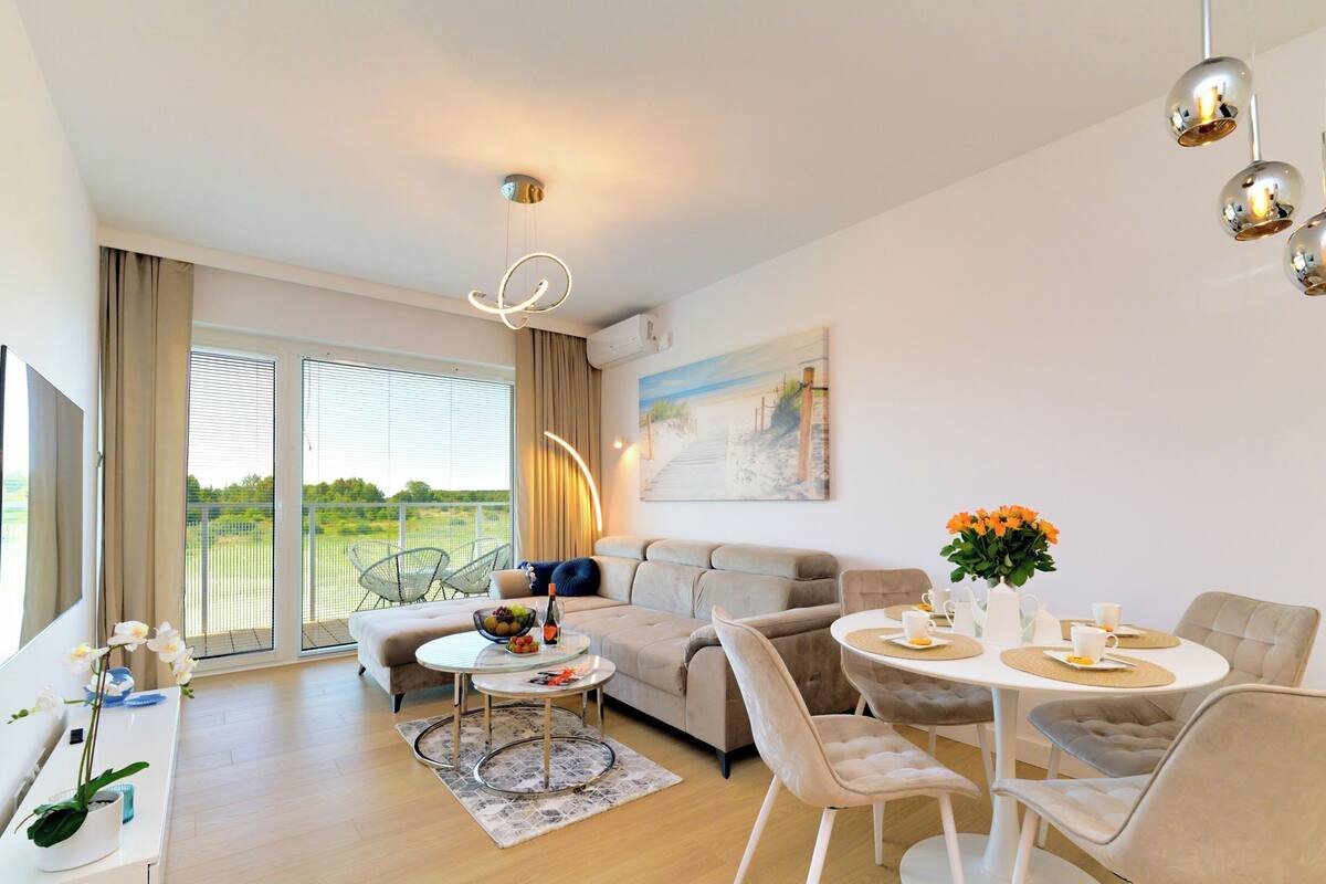 Classic-Apartment, Parkblick (D216) | Wohnbereich | 40-Zoll-Smart-TV mit Digitalempfang