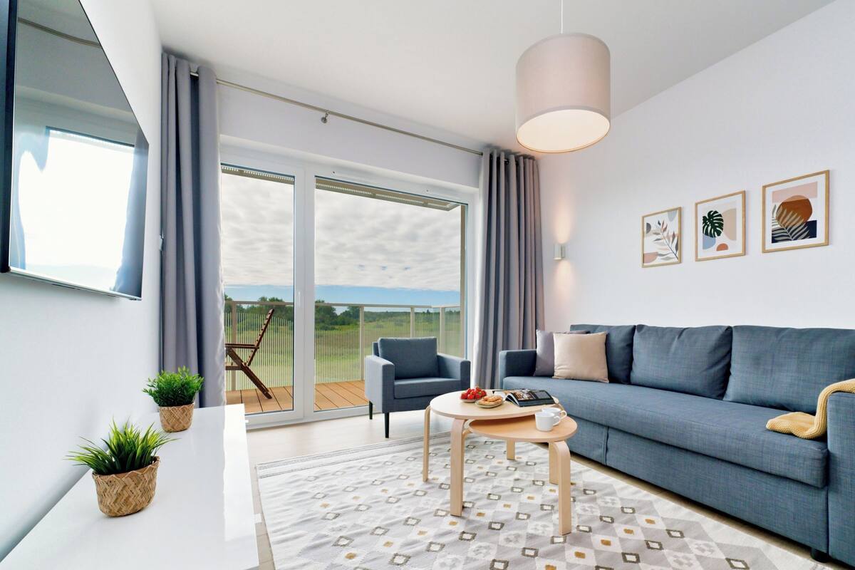 Classic-Apartment, Parkblick (D116) | Wohnbereich | 40-Zoll-Smart-TV mit Digitalempfang