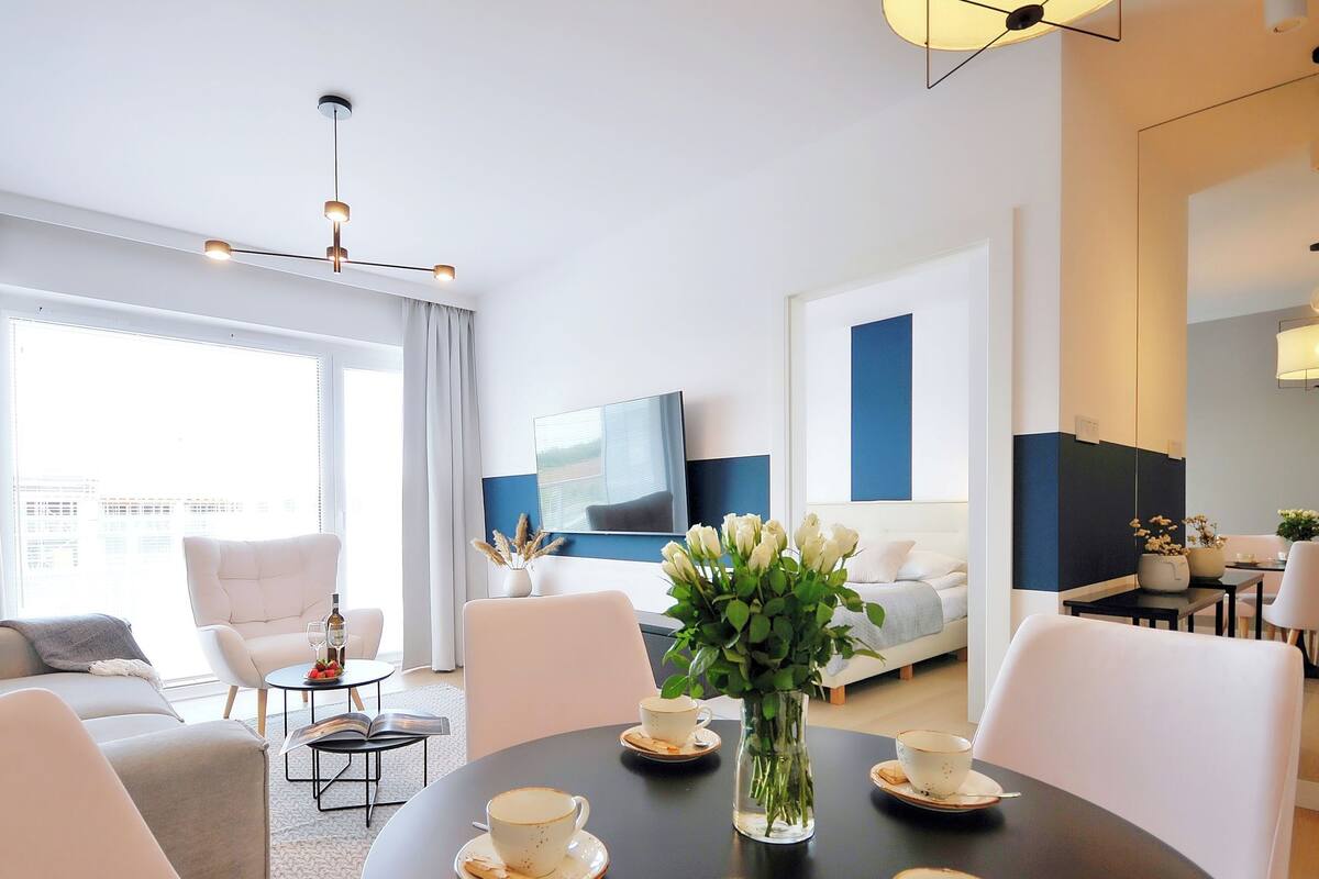 Classic-Apartment, Poolblick (A108) | Wohnbereich | 40-Zoll-Smart-TV mit Digitalempfang