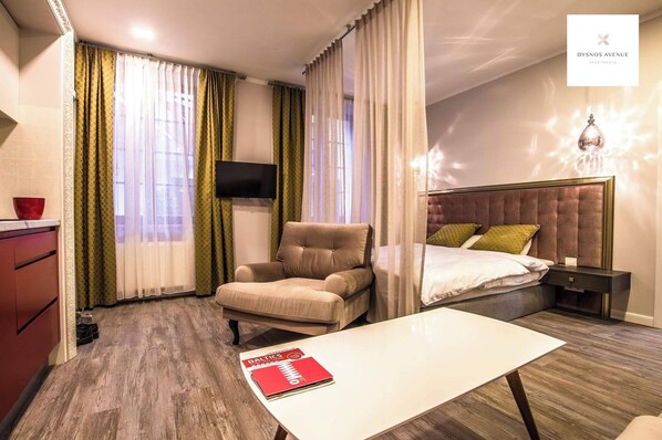 1 habitación, tabla de planchar con plancha, wifi y ropa de cama 