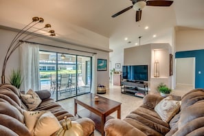 Smart TV, reproductor de DVD, libros y videoteca