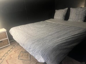 Internet, bed sheets - Apartment in the Bouchon; Hyper center of Troyes, 50 m². (Troyes)