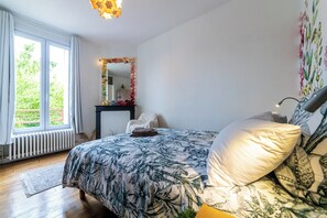 2 chambres, fer et planche à repasser, Wi-Fi, draps fournis