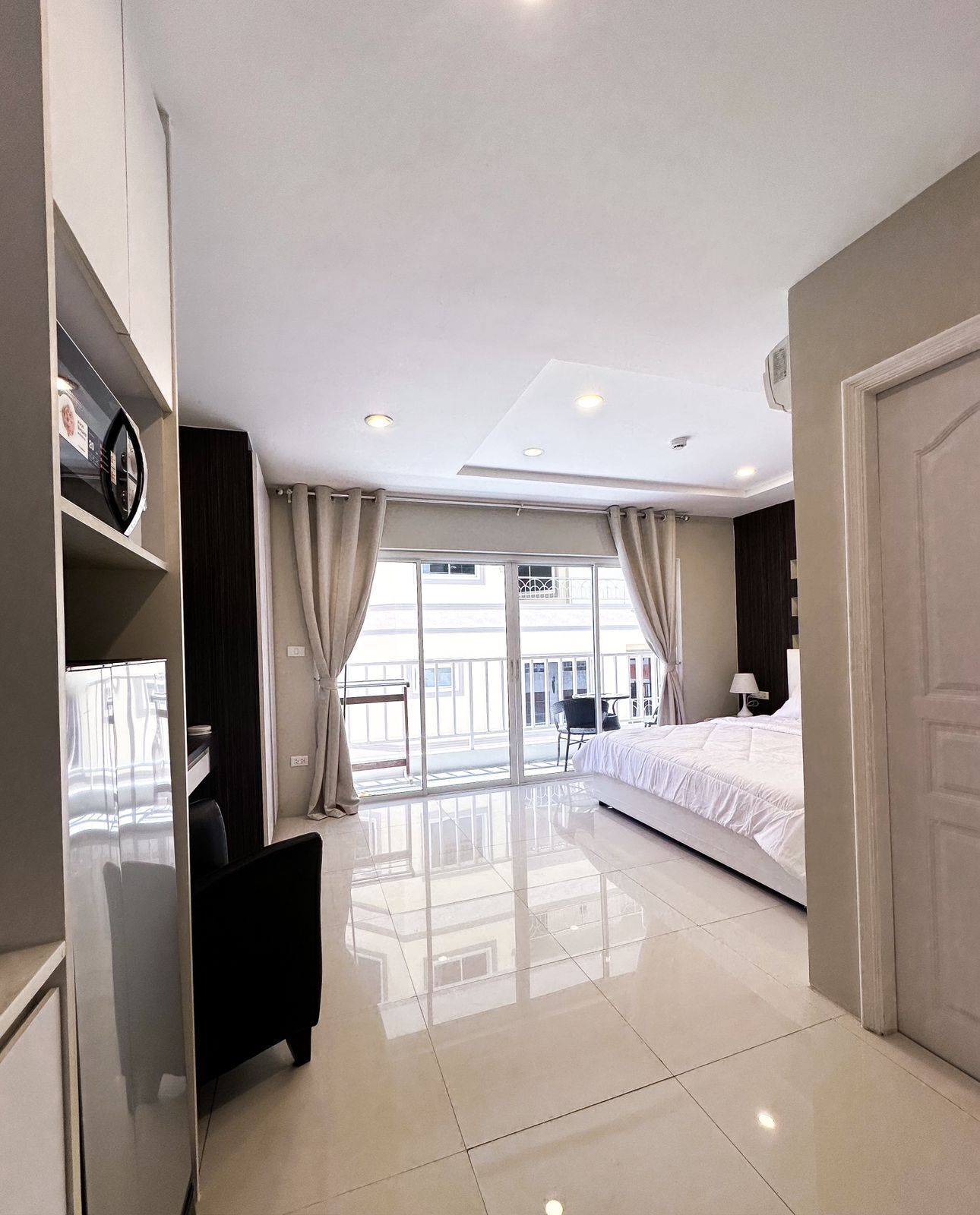 1 غرفة نوم وخزنة داخل الغرفة وواي فاي مجانًا وملاءات أسرّة