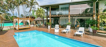 Luxury house with pool, jacuzzi and sports court — 500m from Campeche Beach