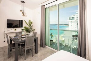 Dining - Oceanview with Direct Beach Access (Cancún)
