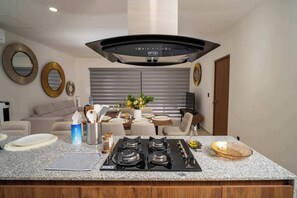 Dining - Modern retreat with Rooftop Pool + Work Lounge (Cancún)