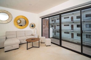 Interior - Modern retreat with Rooftop Pool + Work Lounge (Cancún)