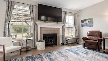 Televisie en een open haard