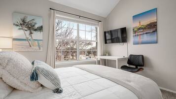 4 slaapkamers, een strijkplank/strijkijzer, reisbedje, wifi