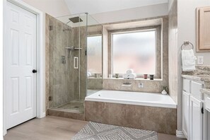 Douche, sèche-cheveux, serviettes fournies