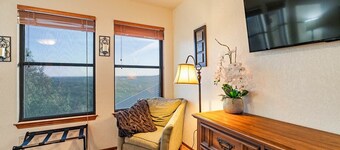 Tawnya’s Secret Hideaway | 20-Mile Views • Firepit