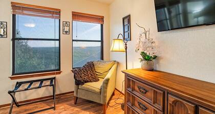 Tawnya’s Secret Hideaway | 20-Mile Views • Firepit