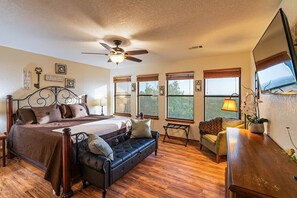 3 habitaciones, tabla de planchar con plancha, wifi y ropa de cama