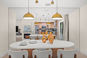 Dining - Tropical Retreat Naples, FL - Private heated pool & patio with outdoor living (Naples)