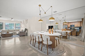 Dining - Tropical Retreat Naples, FL - Private heated pool & patio with outdoor living (Naples)